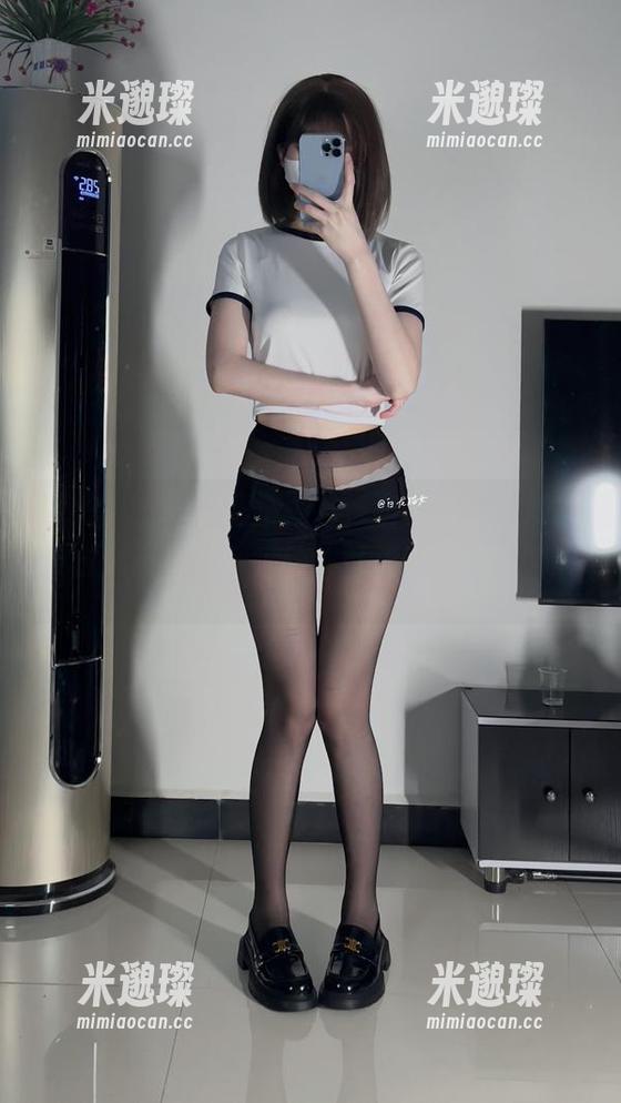 微密圈 - 一张高清图片，白龙猫女与她的复古咖啡色丝袜，让我好想去喝杯咖啡呀。