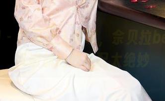 秀人网 – 作品让人惊叹，佘贝拉bella和粉嫩旗袍的搭配太绝妙