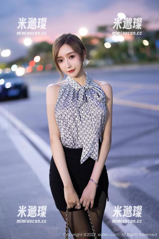 秀人网-奶油妹妹 秀人网 - 看,奶油妹妹穿上制服,美图不可错过,真让人想回到校园!