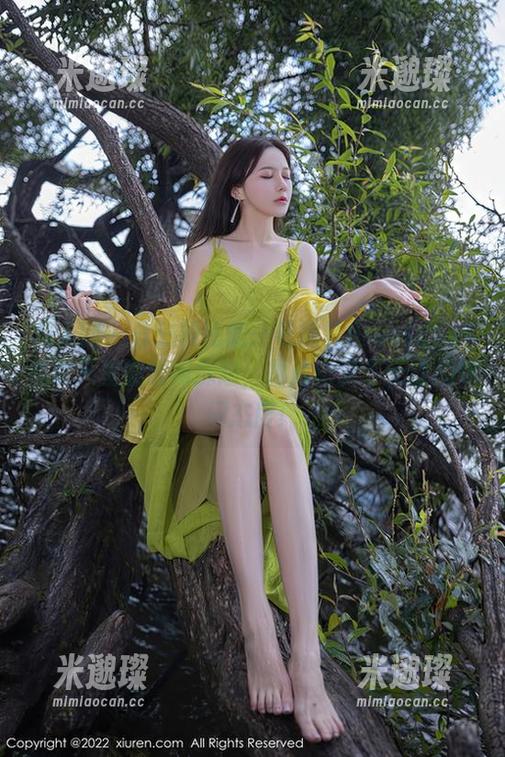 秀人网 - 分分钟沦陷：看妮儿Bluelabel在夏天里的悠闲探险，图片记录下无敌的休闲态度！