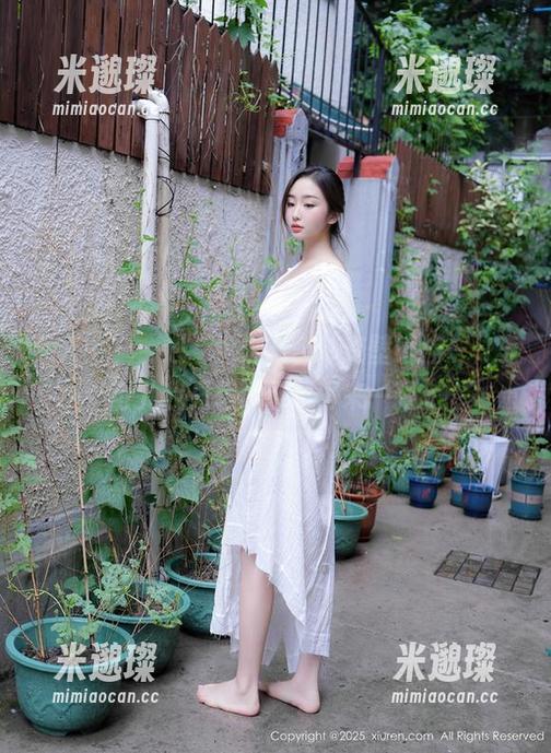 秀人网-李可儿 秀人网 - 一遇“学妹”,秒变壁纸控——李可儿我只想说你要再来一张。