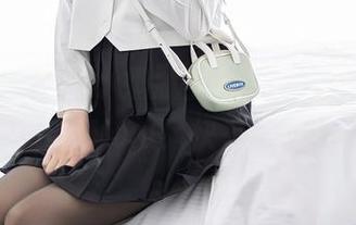 秀人网 – 柚柚小奶瓶全集来了，女神让我直呼Wow！快来下载！
