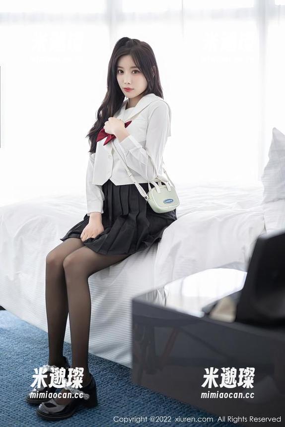秀人网 - 柚柚小奶瓶全集来了，女神让我直呼Wow！快来下载！