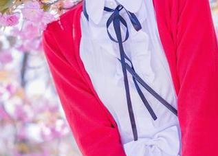 挑选羽天shine的泳衣cos，真让人想在沙滩上做个草帽