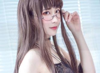 翎柒菜菜最新写真来袭，美足照得我眼睛直直的！