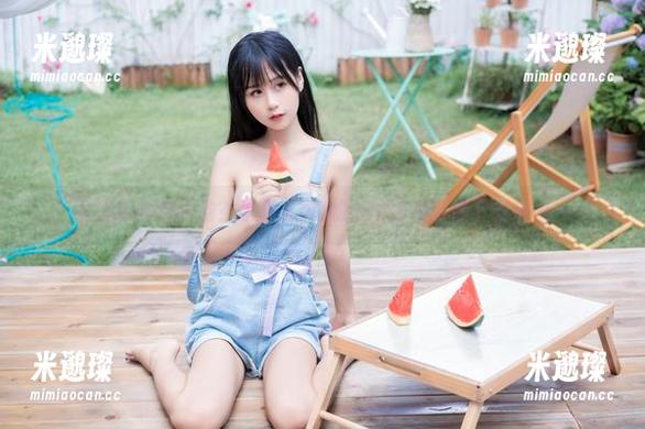 高清黑丝游泳池？萌芽儿o0的浴室新秀慢慢下载中……