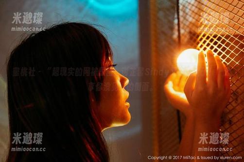 蜜桃社 - “超现实的网袜原图，谢芷馨Sindy又来造梦了！”分享你没见过的侧面。