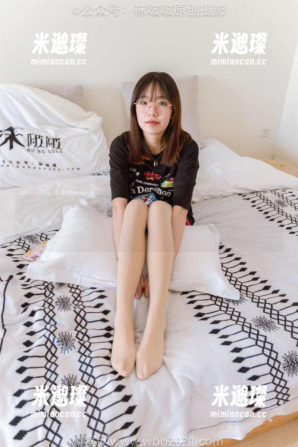 袜啵啵 - 我在图包里找到了一条白裙，甜甜圈陪伴让我幸福满满！