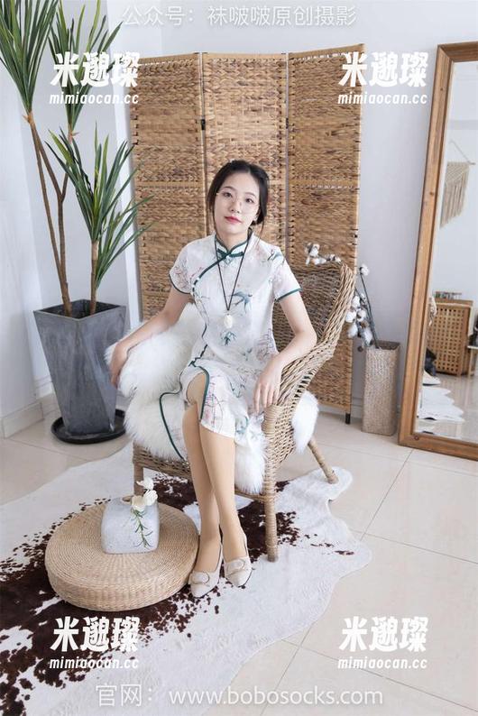袜啵啵 - 在私拍中夹杂的油亮黑，芝士倒是敢玩，图包可能要咽口水了吧！