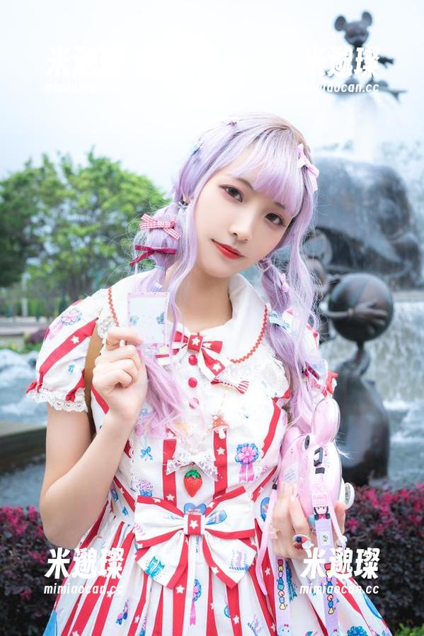 西瓜少女的粉草cos，想问这是什么魔法照片？