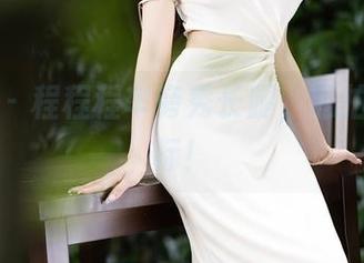 语画界 – 程程程车旁秀长腿，私拍界新坐标！