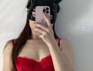 微密圈 – 当铁锤姐姐跳进泳池：一场不想让人错过的网盘盛筵，赶紧下载吧！