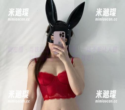 铁锤姐姐 微密圈 - 当铁锤姐姐跳进泳池:一场不想让人错过的网盘盛筵,赶紧下载吧!
