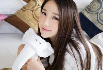 青豆客 – 被黑白照片刷屏了？魏扭扭这次的写真更新值得一看