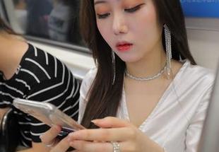 魔镜街拍 – 曼曼最新写真集：“温柔”就像我们的一种坚持吧