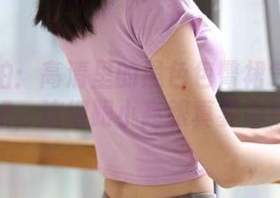 魔镜街拍：高清里的黑色包臀裙气质小姐姐，这细跟小高跟真要命！