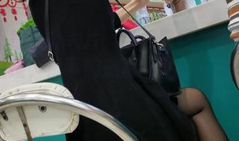 魔镜街拍户外大片：当包臀裙与小姐姐的舞动碰撞，留下的美图不就是一道风景吗？