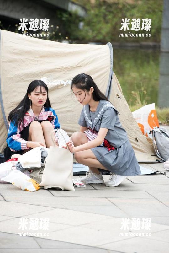 魔镜街拍 魔镜街拍:原图里的滑板小妹,热裤辣眼睛,竟然只为我一个人展示吗?